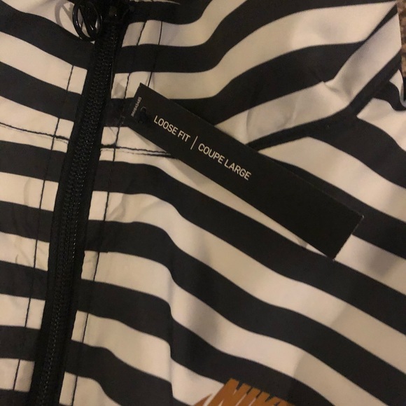 Nike black and white striped wind breaker NWT - Picture 4 of 5